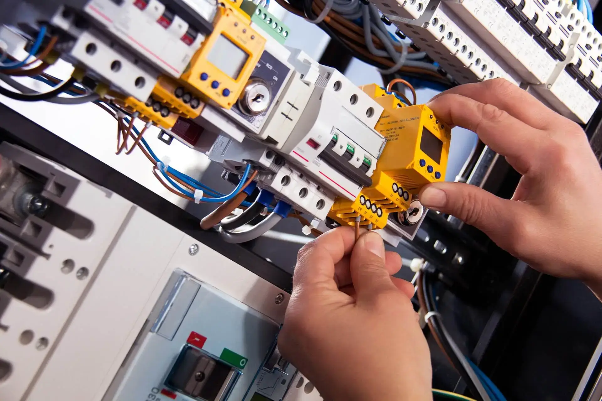 Certified electricians in Ealing